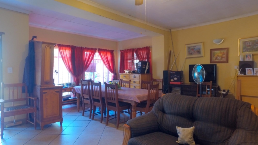 6 Bedroom Property for Sale in Oos Einde North West